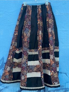 Vintage black floral and lace peasant boho gypsy skirt full length elastic waist